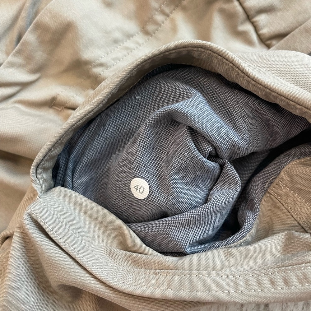 Lululemon 9” commission khaki shorts size 40 - Picture 7 of 7